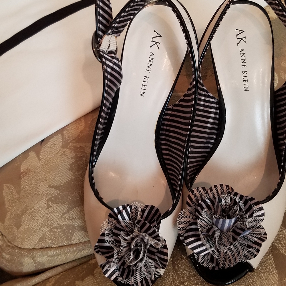 ANNE KLEIN PUMP off off white/black size 7.5
